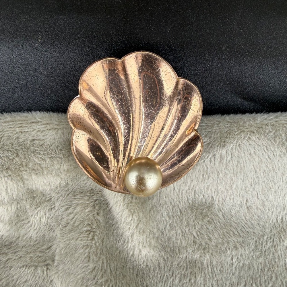 Vintage Estate‎ Fur Clip Copper Tone Shell Faux Pearl Beach Scallop